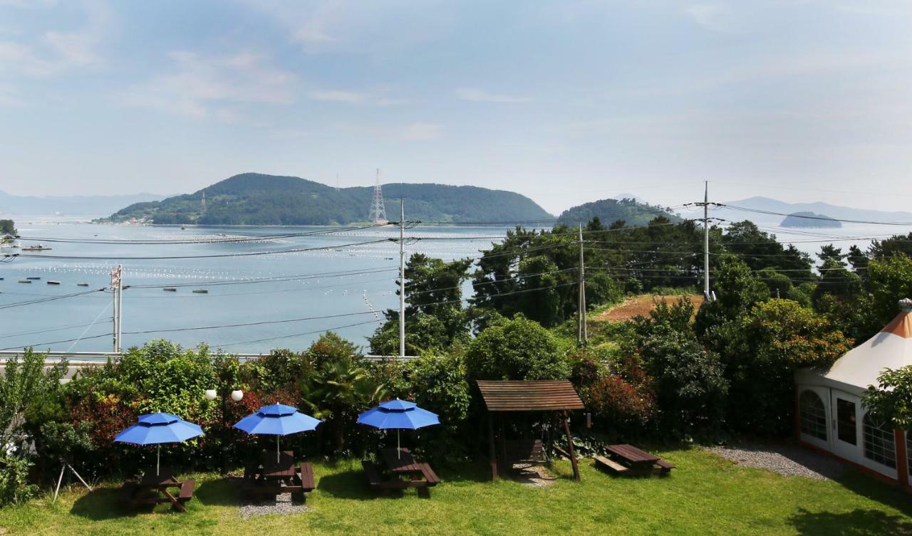 Tongyeong Paper Island Pension Екстериор снимка