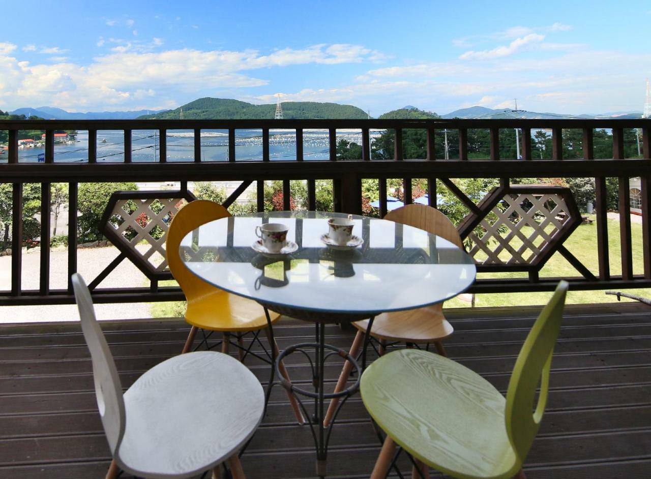 Tongyeong Paper Island Pension Екстериор снимка